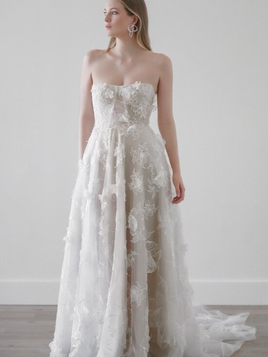 Watters Dresses & Skirts - Watters Arien Wedding Gown Size 6 & 14